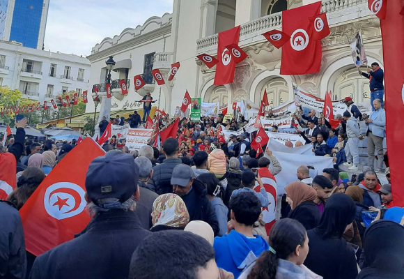 A Tunis, démonstration de force des partisans de Kaïs Saïed