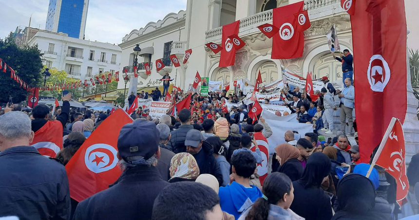 A Tunis, démonstration de force des partisans de Kaïs Saïed