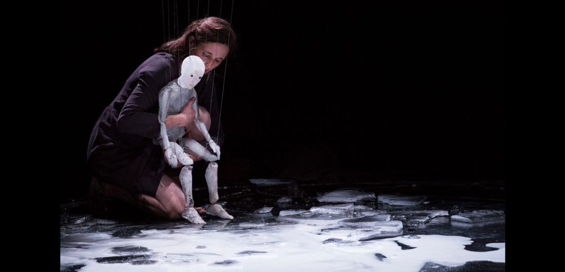 Anywhere, spectacle marionnettes de glace à la Cité de la culture