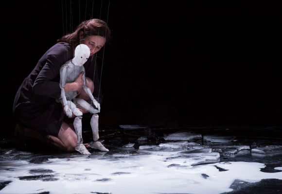 Anywhere, spectacle marionnettes de glace à la Cité de la culture