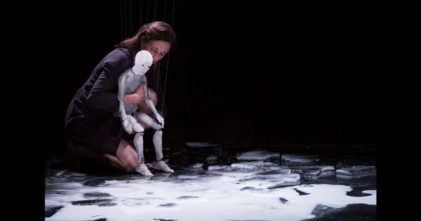 Anywhere, spectacle marionnettes de glace à la Cité de la culture