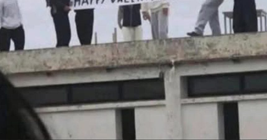 Banderole Lycée Banderole sexiste et propos obscènes dans un lycée | 13 élèves sanctionnés