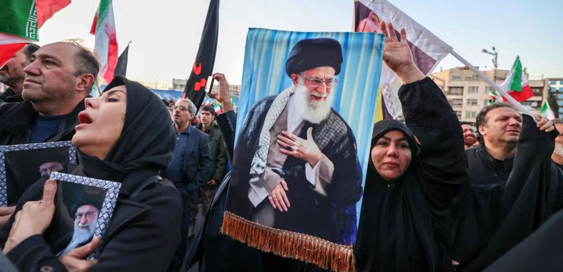 L’Iran à l’instant de vérité | Le drapeau rouge et le vide 