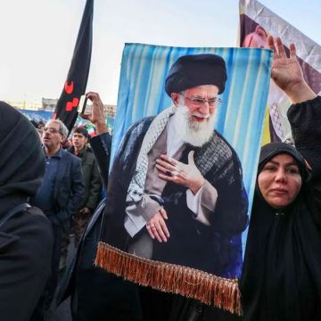 L’Iran à l’instant de vérité | Le drapeau rouge et le vide 