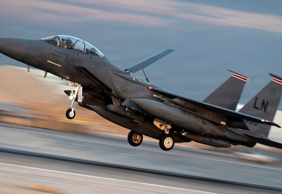 Iran | Un des deux pilotes de F-15 secouru (sources américaines)