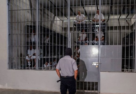 Donald Trump envoie les migrants en Afrique !