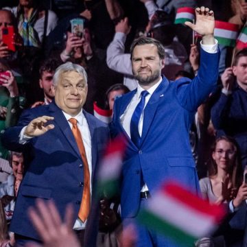 Le baiser mortel de Donald Trump à Viktor Orbàn