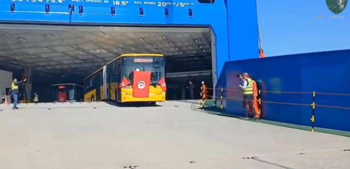 Transport-Tunisie | Le port de La Goulette accueille 136 nouveaux bus chinois