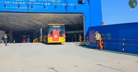 Transport-Tunisie | Le port de La Goulette accueille 136 nouveaux bus chinois