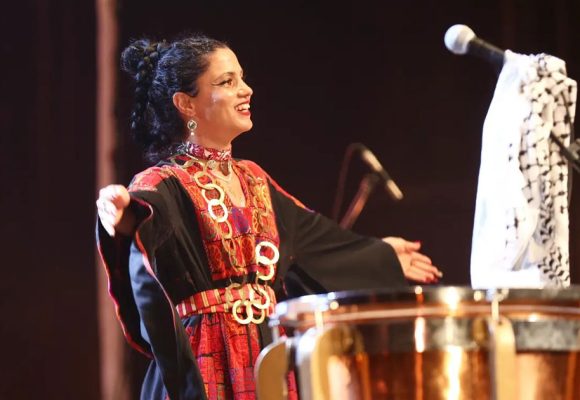 Concert de Emel Mathlouthi à La Cigale à Paris