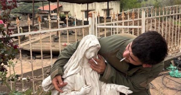 Soldat-israelien-Vierge-Marie-Sud-Liban L’offense des soldats israéliens aux chrétiens au Liban