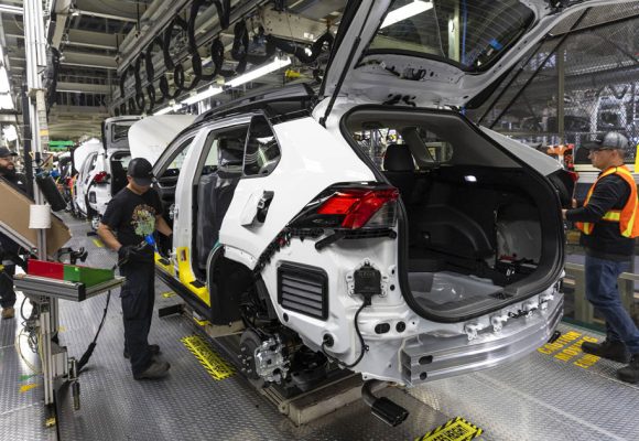 Toyota réduit sa production de 83 000 véhicules