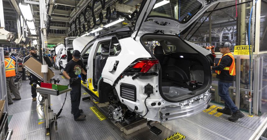 Toyota-Auto Toyota réduit sa production de 83 000 véhicules