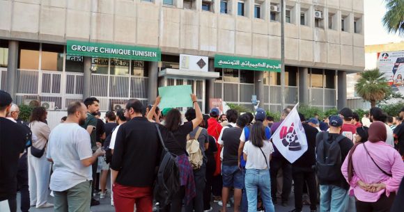Manif-Devant-GCT-Tunis Reprise des protestations contre la pollution industrielle à Gabès