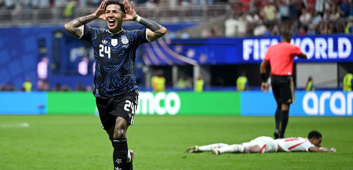 Jude-Bellingham-a-terre-apres-le-but-egalisateur-de-Enzo-Fernandez Mondial Fifa | L’Argentine, entre combat et tango, une équipe à double visage