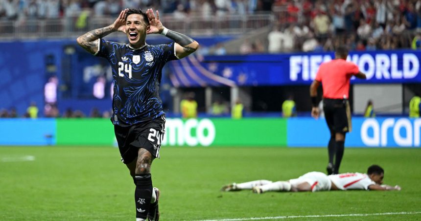 Jude-Bellingham-a-terre-apres-le-but-egalisateur-de-Enzo-Fernandez Mondial Fifa | L’Argentine, entre combat et tango, une équipe à double visage