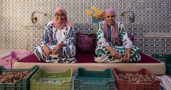 Kaouther-et-son-associée-Zakia-Guenniche Success Story | Kaouther Aounallah et ses pâtisseries Sweet Jana