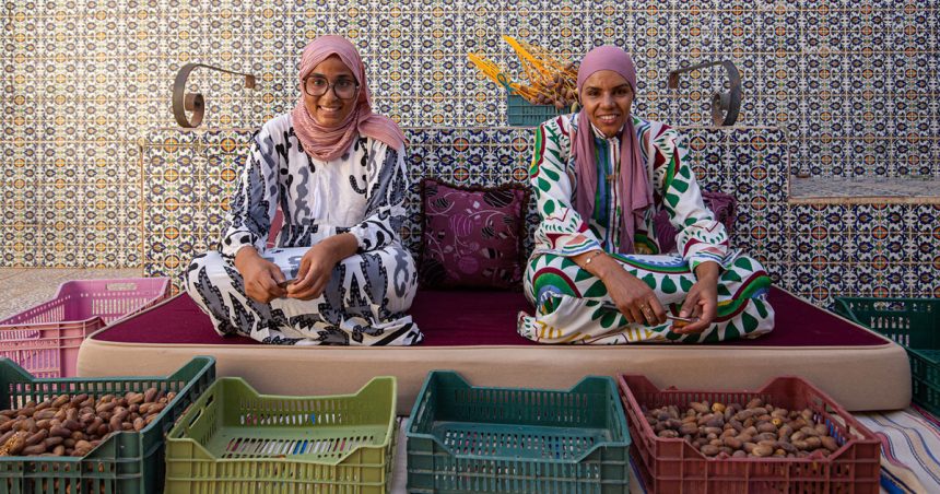 Kaouther-et-son-associée-Zakia-Guenniche Success Story | Kaouther Aounallah et ses pâtisseries Sweet Jana