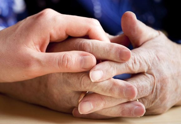 L’octogénaire, victime du crime odieux de Sijoumi commis par son fils, quitte l’hôpital
