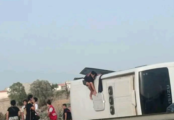 accident bus Des blessés dans le renversement d’un bus de voyageurs sur l’autoroute à Kalaa