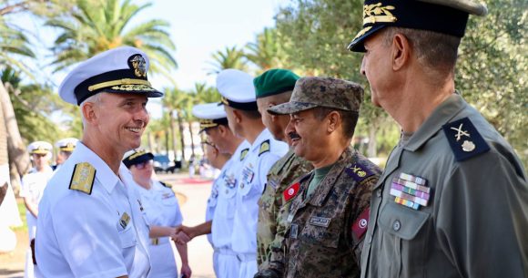 Le commandant de la Sixième flotte des États-Unis reçu à Tunis