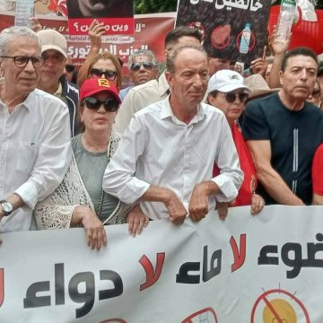 «Ni eau, ni électricité, ni liberté» | Les Destouriens manifestent à Tunis