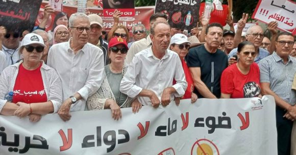 «Ni eau, ni électricité, ni liberté» | Les Destouriens manifestent à Tunis