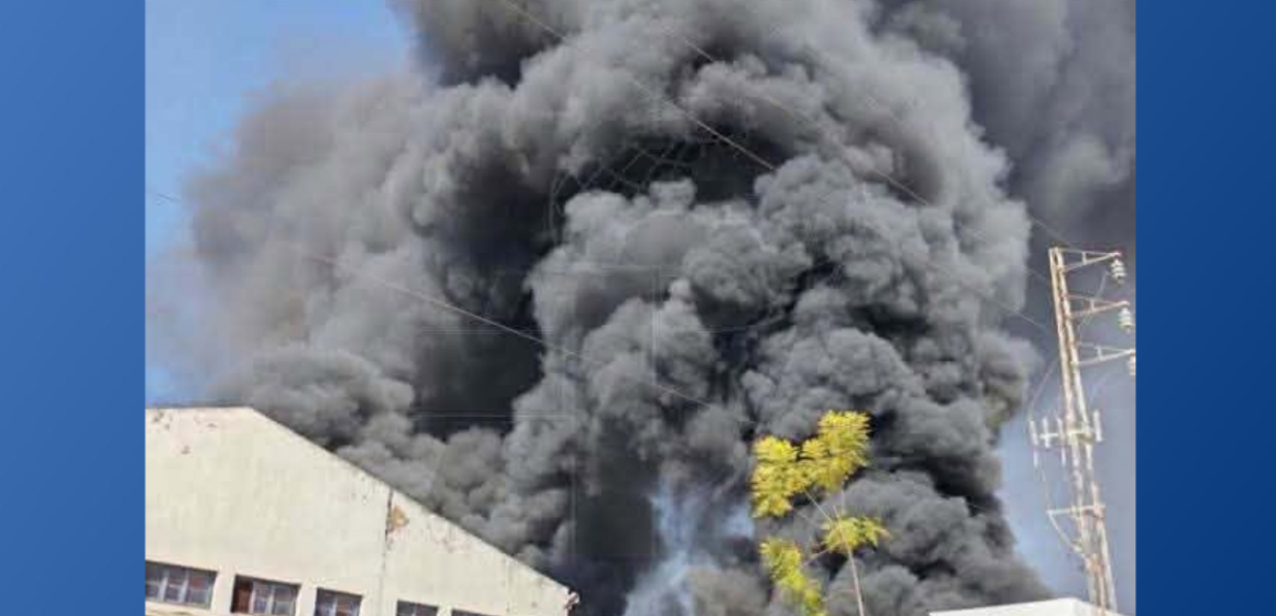 Un impressionnant incendie ravage une usine à Ksar Saïd