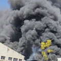 Un impressionnant incendie ravage une usine à Ksar Saïd