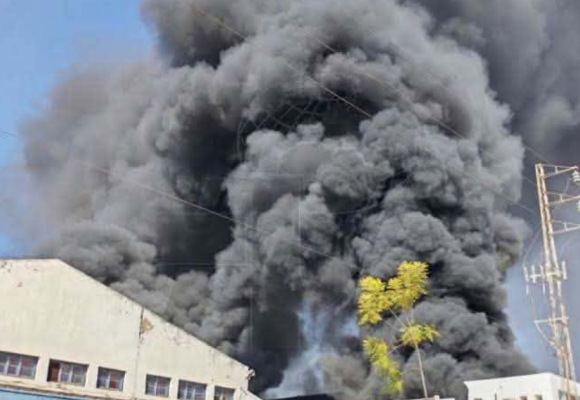 incendie ksar said Un impressionnant incendie ravage une usine à Ksar Saïd